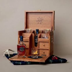 Blade And Bow + Garden And Gun Tailgate + Flasks + Merch Blade And Bow + Garden & Gun Field Bar